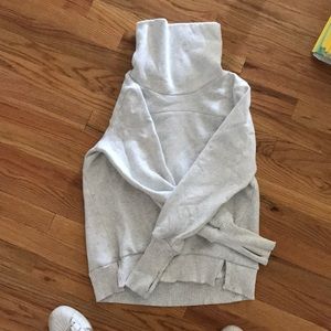 Alo Yoga sweatshirt size small